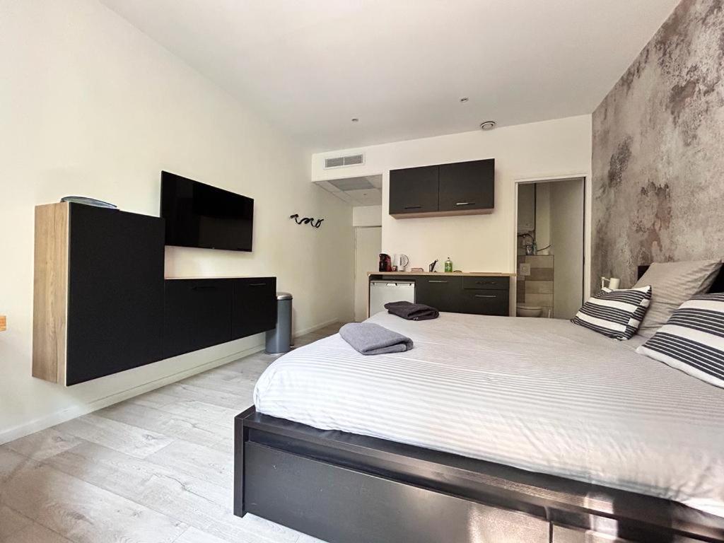 Tour D'Auvergne - Appartements En Plein Centre Ville, Proche De La Cathedrale Et De La Place De Jaude Κλερμόν Φεράν Εξωτερικό φωτογραφία